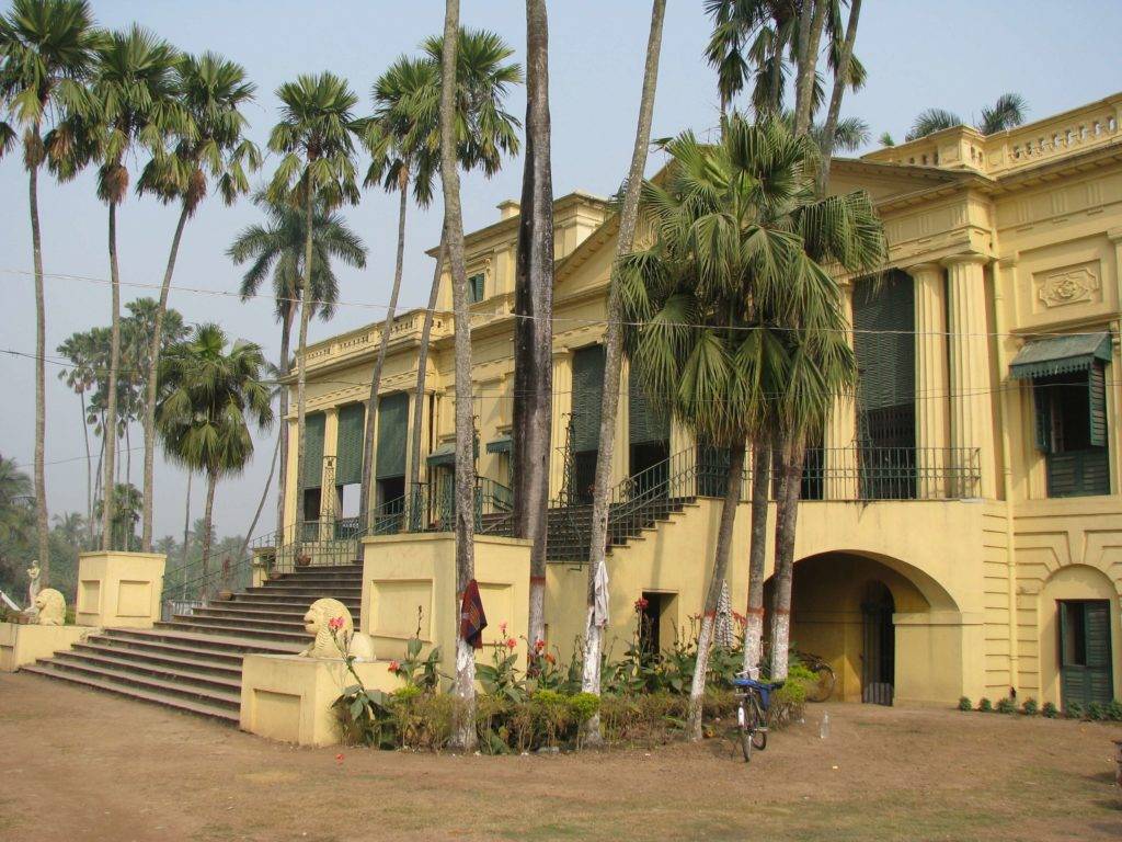 Nasipur Palace at Murshidabad surrounded by trees