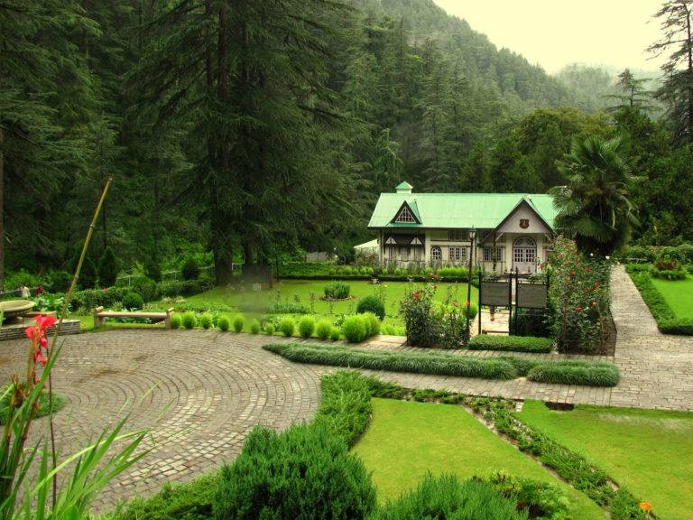 Cottage and gardens at Annadale amid green mountains