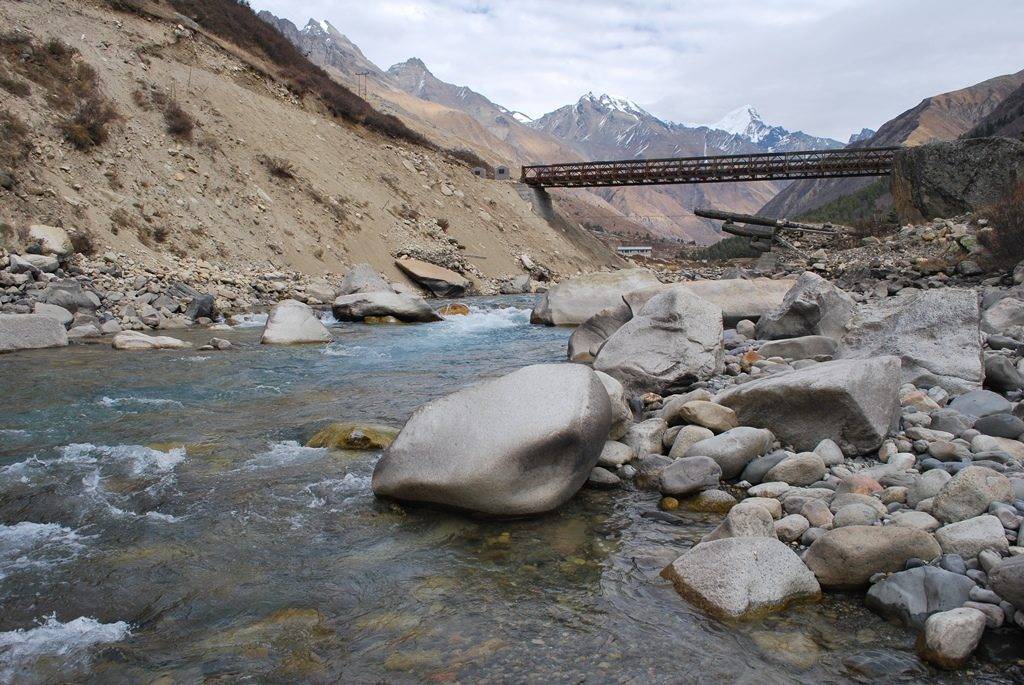 Baspa river flowing through Rakcham with barren mountains surrounding