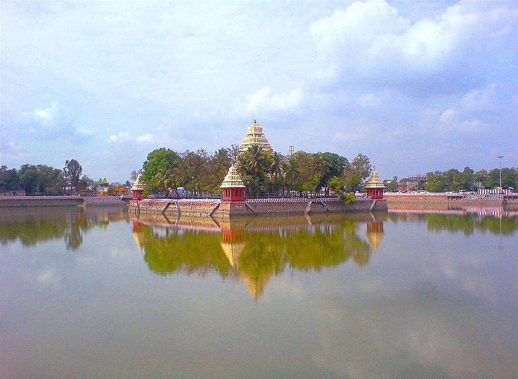 Mariamman Teppakulam temple in Madurai