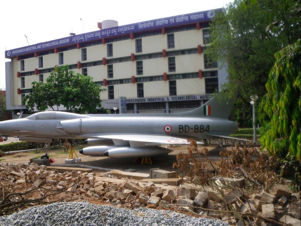 A fighter plane at display at Viswesvarya Industrial and Technological Museum