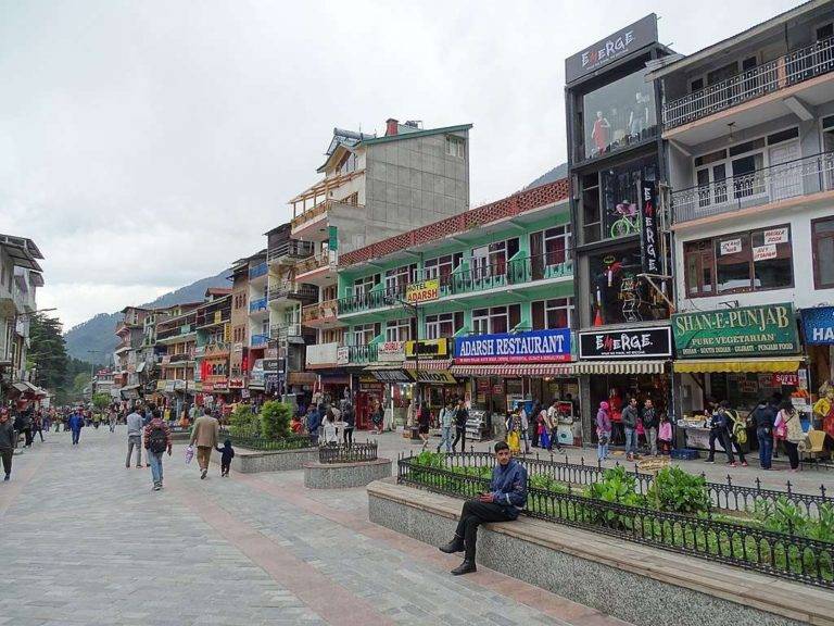 Shops in the Mall Road - Manali