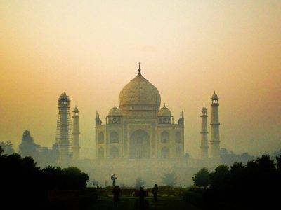 Taj mahal in early morning