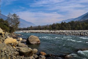 Bipasa river flowing through Kullu valley