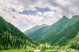 Aru valley amidst the high mountains