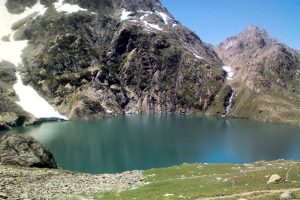 Gadsar Lake under a clear blue sky
